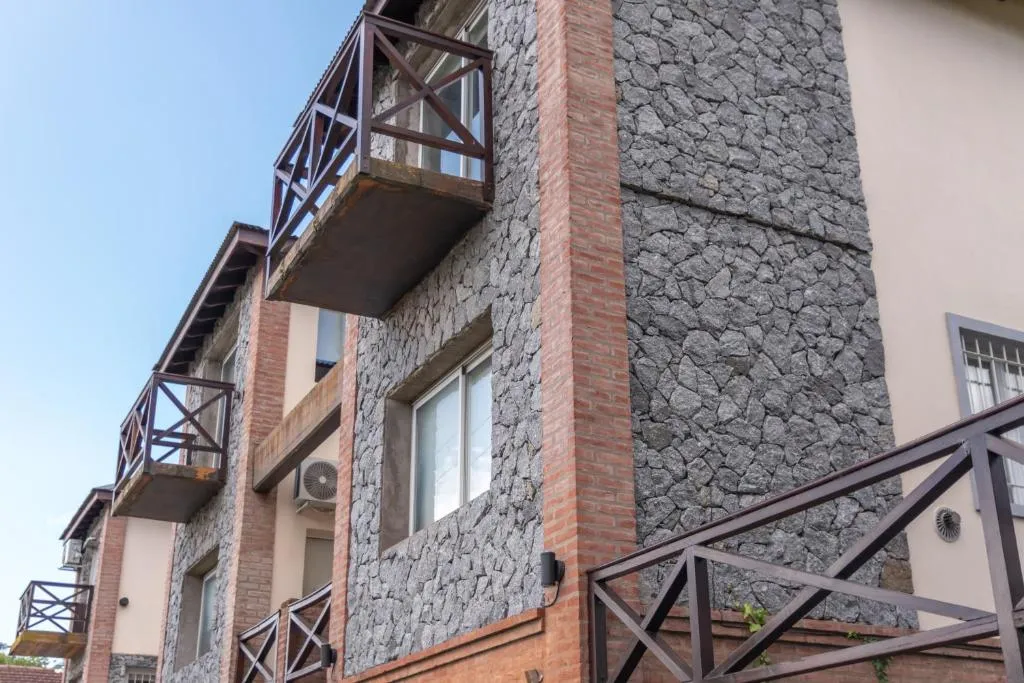 Fachada con balcones Tu Hotel